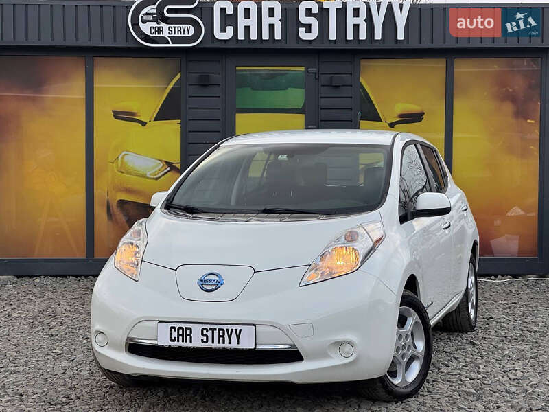 Хэтчбек Nissan Leaf 2013 в 