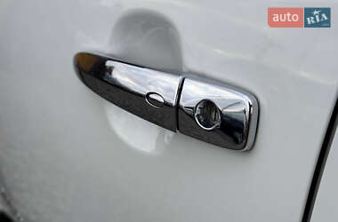 Хэтчбек Nissan Leaf 2013 в 