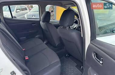 Хэтчбек Nissan Leaf 2013 в 