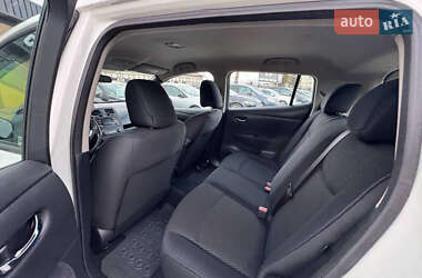 Хэтчбек Nissan Leaf 2013 в 