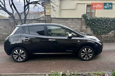 Хэтчбек Nissan Leaf 2014 в 