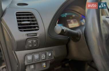 Хэтчбек Nissan Leaf 2014 в 