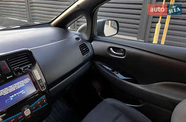 Хэтчбек Nissan Leaf 2014 в 