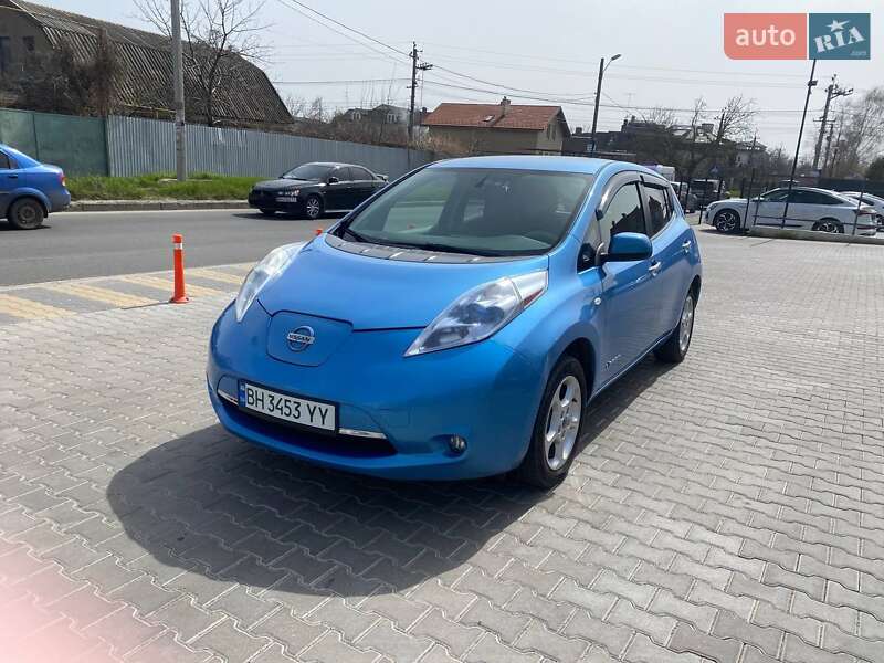Хэтчбек Nissan Leaf 2011 в Одессе