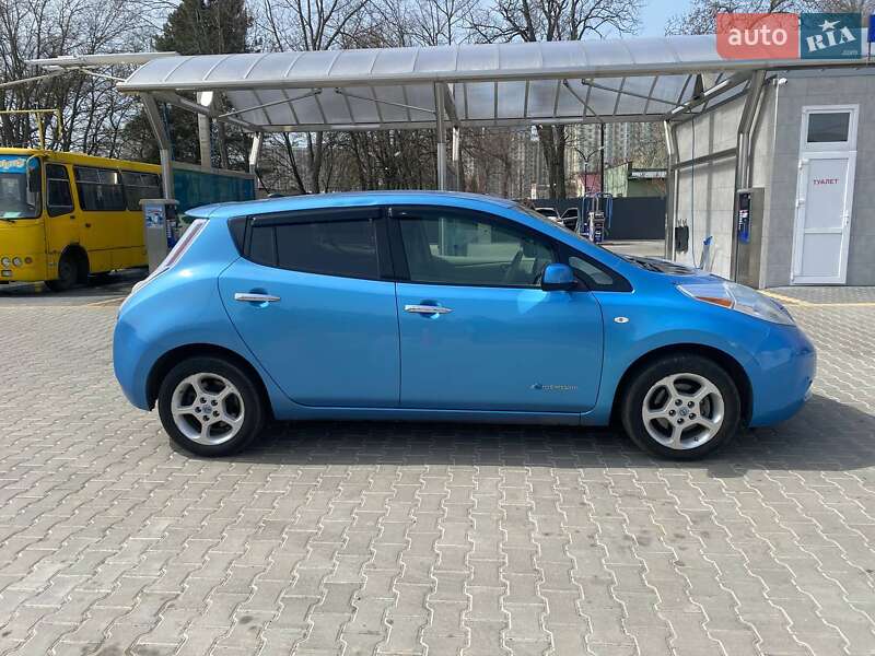 Хэтчбек Nissan Leaf 2011 в Одессе