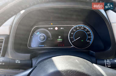 Хэтчбек Nissan Leaf 2019 в 