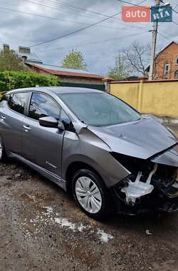 Хэтчбек Nissan Leaf 2018 в 