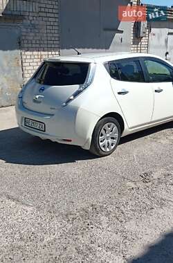 Хетчбек Nissan Leaf 2013 в 