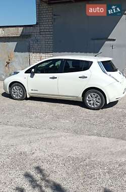 Хетчбек Nissan Leaf 2013 в 