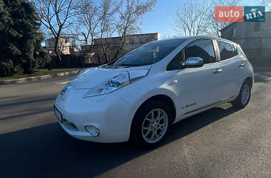 Хэтчбек Nissan Leaf 2013 в 