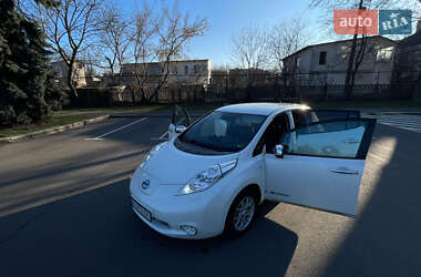 Хэтчбек Nissan Leaf 2013 в 