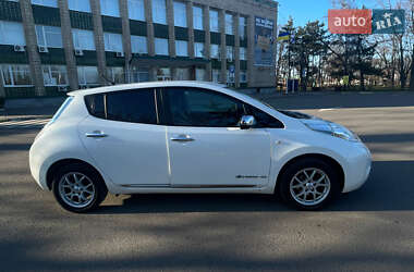Хэтчбек Nissan Leaf 2013 в 