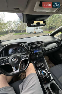 Хэтчбек Nissan Leaf 2018 в 