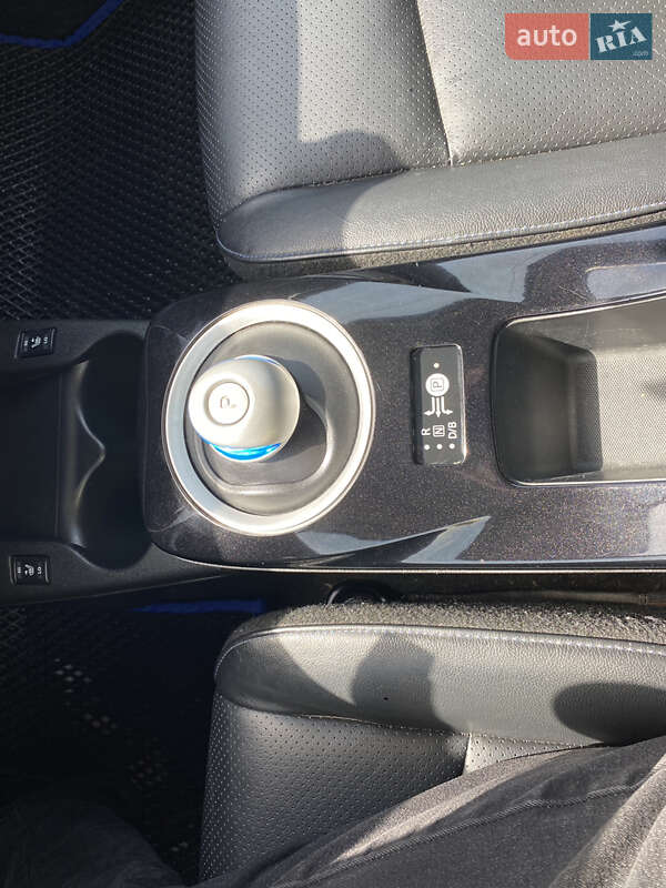 Хетчбек Nissan Leaf 2015 в Ланівці