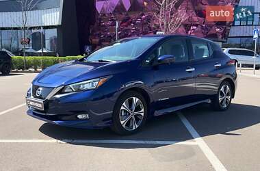 Хэтчбек Nissan Leaf 2019 в 