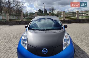 Хэтчбек Nissan Leaf 2013 в 