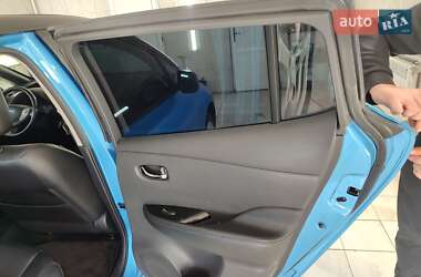 Хэтчбек Nissan Leaf 2013 в 