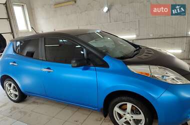 Хэтчбек Nissan Leaf 2013 в 