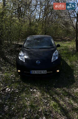 Хэтчбек Nissan Leaf 2012 в 