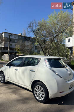 Хэтчбек Nissan Leaf 2016 в 