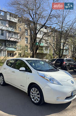Хэтчбек Nissan Leaf 2016 в 