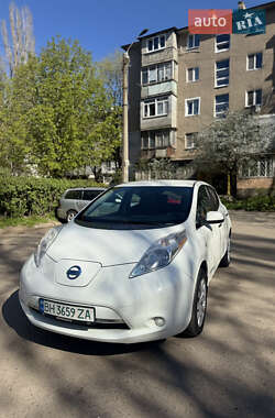 Хэтчбек Nissan Leaf 2016 в 
