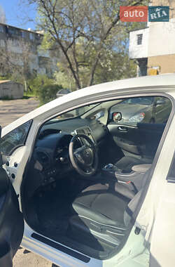 Хэтчбек Nissan Leaf 2016 в 