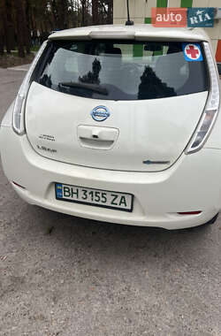 Хэтчбек Nissan Leaf 2014 в 