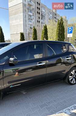 Хетчбек Nissan Leaf 2015 в 
