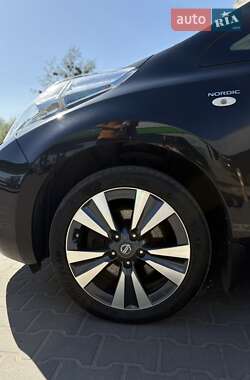 Хетчбек Nissan Leaf 2015 в 