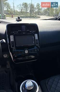 Хетчбек Nissan Leaf 2015 в 