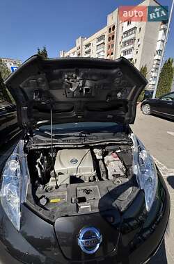 Хетчбек Nissan Leaf 2015 в 