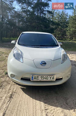 Хетчбек Nissan Leaf 2015 в 