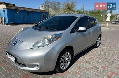 Хетчбек Nissan Leaf 2014 в 