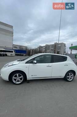 Хэтчбек Nissan Leaf 2014 в 