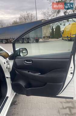 Хэтчбек Nissan Leaf 2014 в 