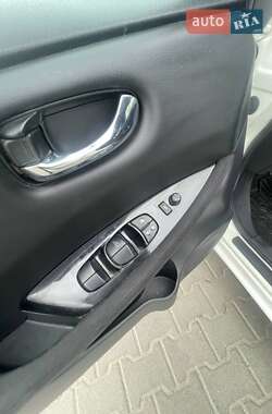 Хэтчбек Nissan Leaf 2014 в 
