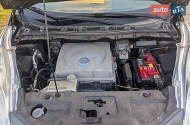 Хетчбек Nissan Leaf 2013 в 