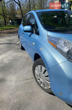 Хэтчбек Nissan Leaf 2015 в 