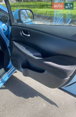 Хэтчбек Nissan Leaf 2015 в 