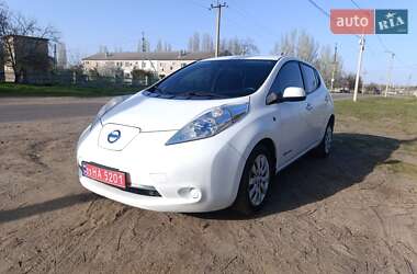 Хэтчбек Nissan Leaf 2013 в 
