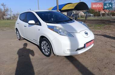 Хэтчбек Nissan Leaf 2013 в 