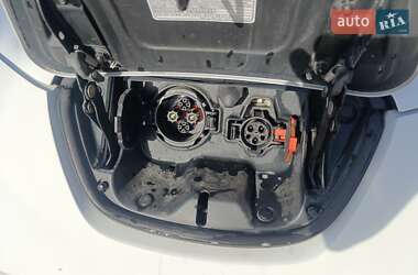 Хэтчбек Nissan Leaf 2013 в 