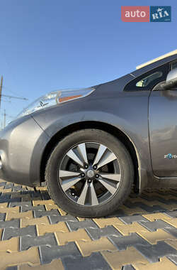Хэтчбек Nissan Leaf 2015 в 