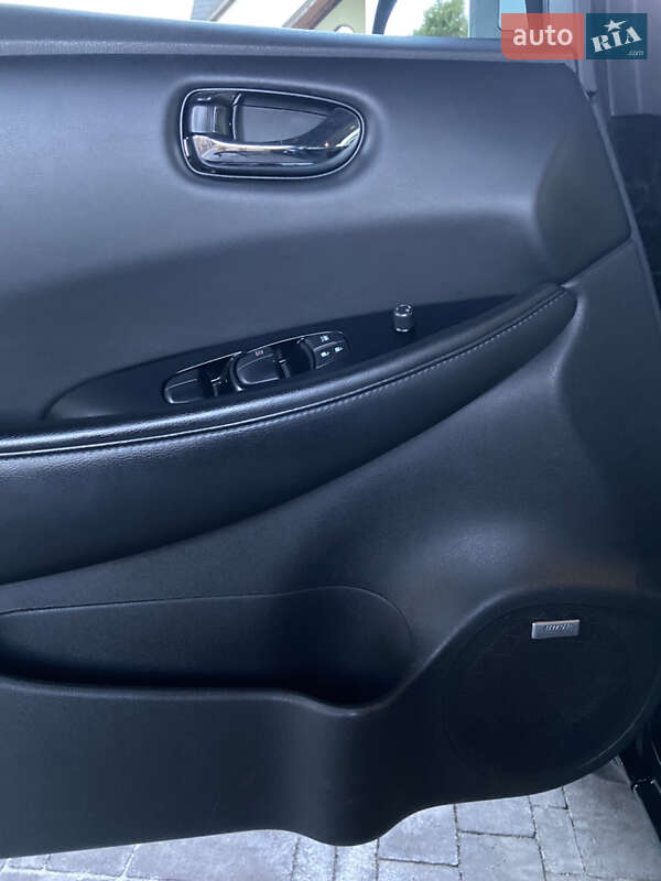 Хэтчбек Nissan Leaf 2016 в Черновцах