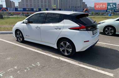 Хэтчбек Nissan Leaf 2019 в 