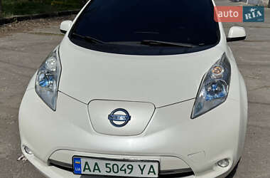 Хэтчбек Nissan Leaf 2013 в 