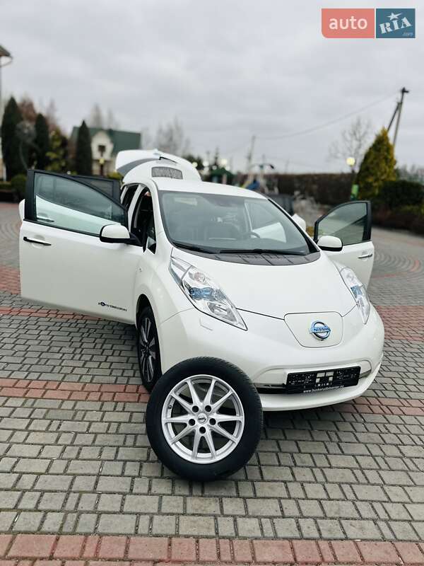 Хэтчбек Nissan Leaf 2014 в 