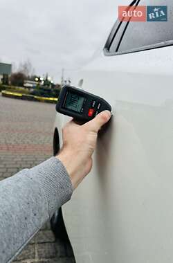 Хэтчбек Nissan Leaf 2014 в 