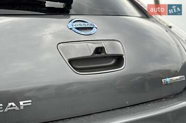 Хэтчбек Nissan Leaf 2015 в 
